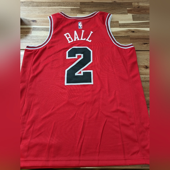 Lonzo Ball Bulls Jersey Ref - Picture 2 of 3